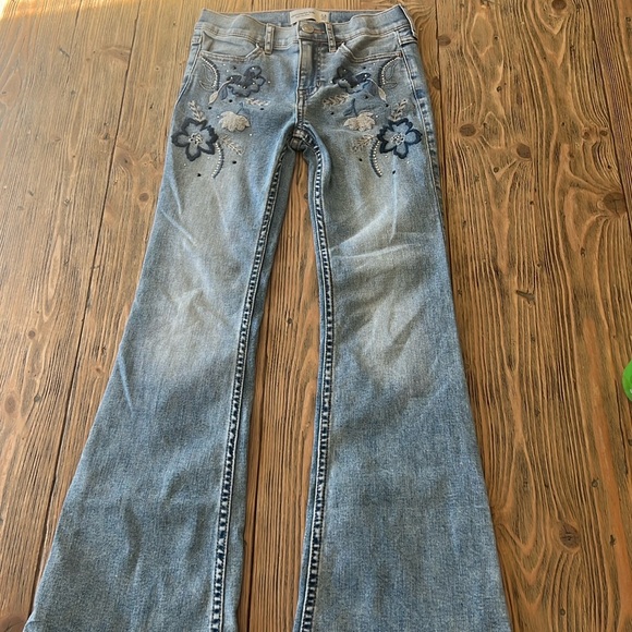 Abercrombie kids high rise flare 7/8 long- embroider - Picture 2 of 3